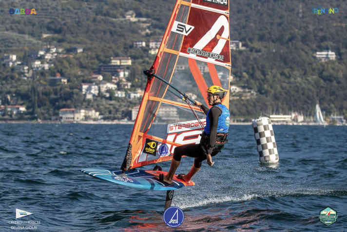 Der Gardasee ist ein gutes Pflaster: Nach dem WM-Titel im Formula Foil wurde Wolf Zweiter bei der IFCA-EM