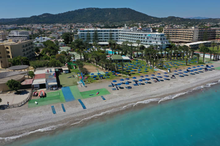 Ideal conditions for the power jibe - the Pro Centre on Rhodes