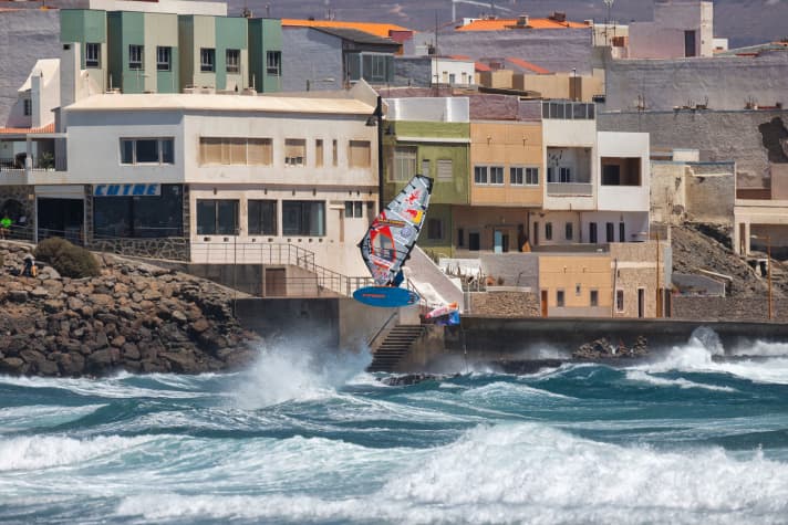 Rolling stones, constant storms and the best drivers in the world - Pozo is legendary