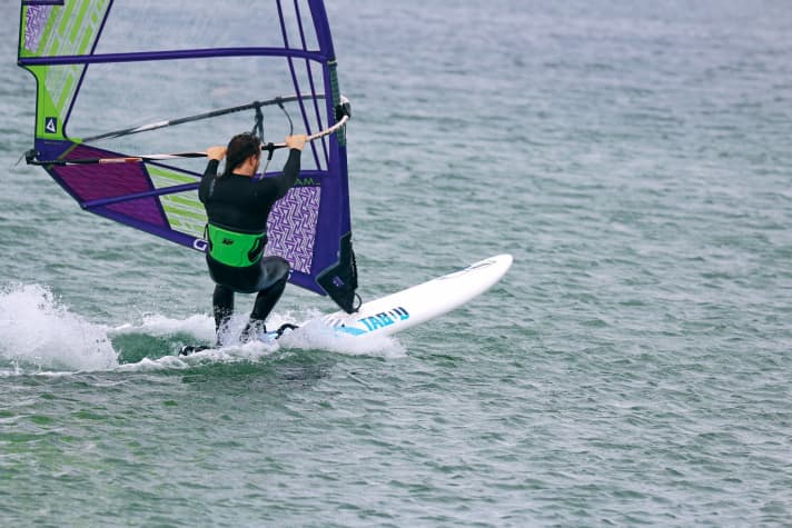 If too much load is placed on the tail, the board brakes