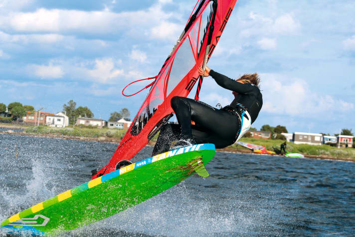   The question remains as to whether people are looping here despite the seaweed or just to get rid of it