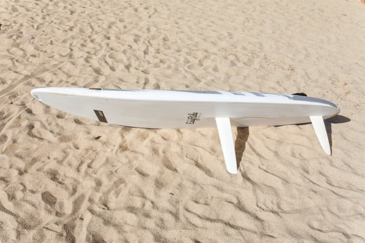 A centreboard or centre fin minimises lateral drift in light winds