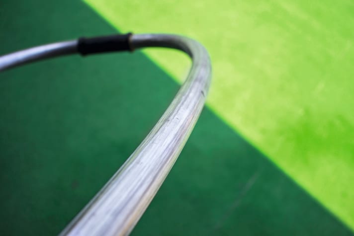 Eventuell anschließend mit Bremsenreiniger oder Aceton entfetten. Keinesfalls mit Terpentin (ölhaltig).