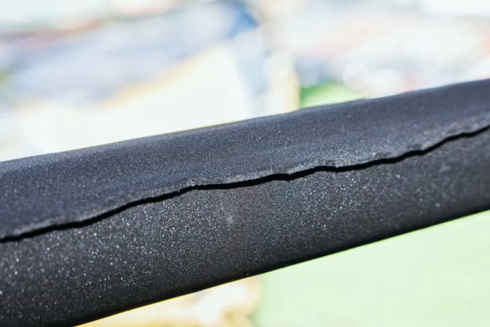 The coating still overlaps at the interface...