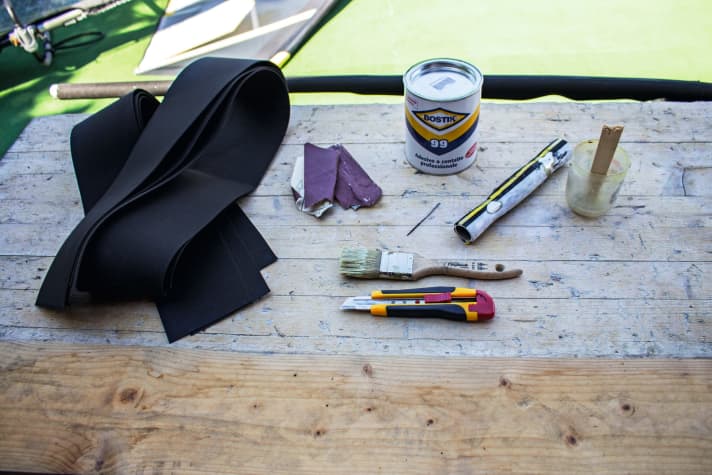 Alle benötigen Teile zum Verkleben bereitlegen.