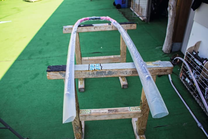 The fork is packed in a petrol-resistant polyethylene hose (available as a roll in DIY stores) ...