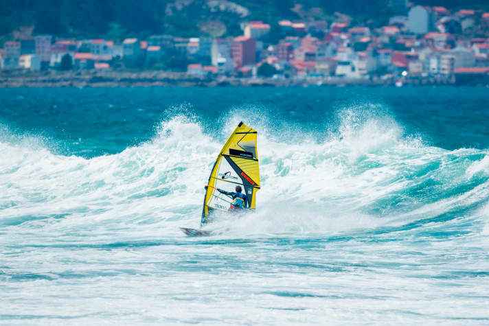   Traba usually catches considerably more waves than San Xurxo.