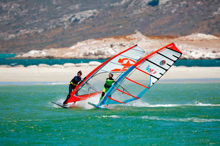 Patrik F-Race 120 (links) | Starboard Futura 107 Ultra Carbon (rechts)