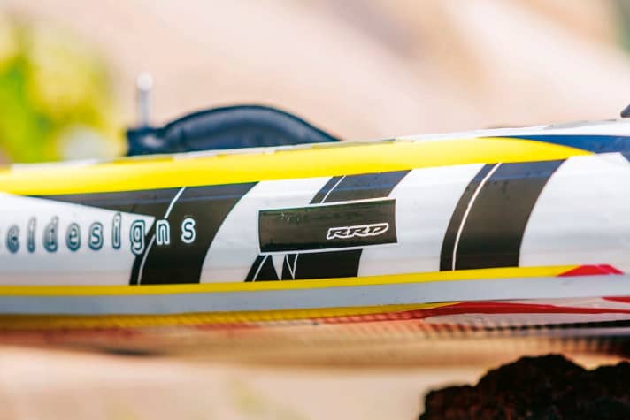 A sharp tear-off edge is designed to prevent the board from getting "stuck".