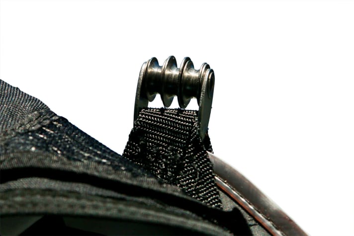 Image no. 3: Straps on the trim block