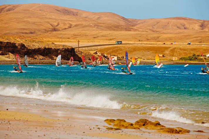 Matas Blancas - a speed piste at its best! The spot is only a 10-minute drive north of Costa Calma, but has hardly any infrastructure, no standing area and is only suitable for advanced surfers due to the usually offshore wind.