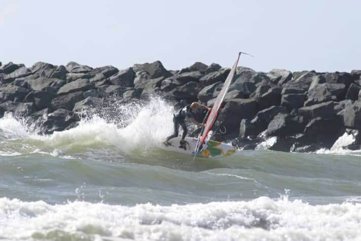 Wave-Fans werden bei Wind aus NNW auf der Nordseeseite am Spot Hvide Sande Süd fündig.
