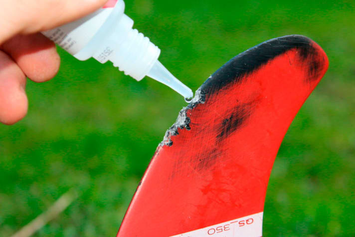   Sekundenkleber aufträufeln