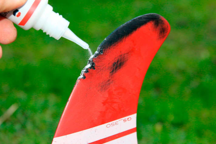   Let the powder trickle over it. Excess powder is not bound, no mixing ratio needs to be observed. Drying time: less than one minute.