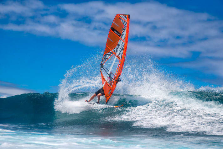 Visually, the Compact Wave sail differs only because of the vertical Dacron track - here it is folded lengthways