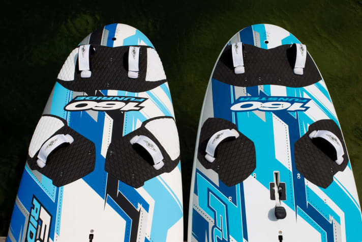 With the front foot next to the centreboard, far inside, you can learn the transition from semi-planing to planing without risking the tail sinking if you get into the loops too early.