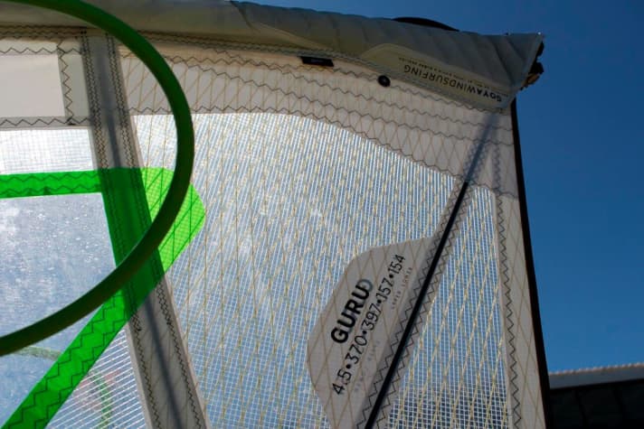   Verstärkungen in den Stresszonen und im Toppbereich, um den Belastungen in der Brandung stand zu halten