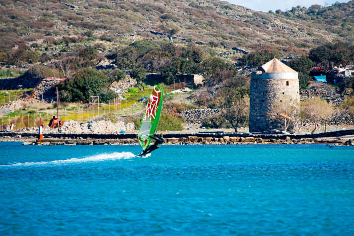   Behind a small dam in Elounda you will find perfect shallow water conditions.