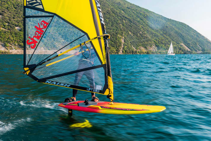   Naish Hoover  122 WS : Foil Naish Thrust WS : Spot Torbole