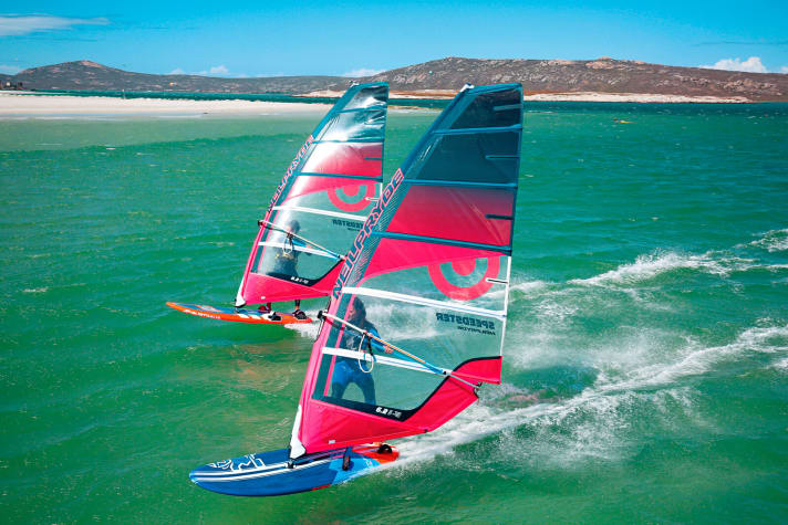   In the shallow water lagoon of Langebaan, the sails were also given a go in real wind. These included real powerhouses like the NeilPryde Speedster.