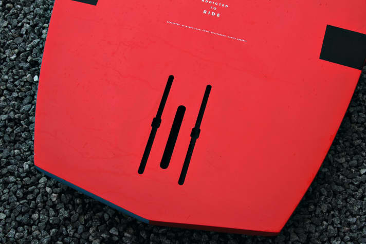   Der Fanatic Stingray ist kompatibel für beide Foilsysteme – solche mit Doppelschiene oder für die Deep-Tuttlebox. 