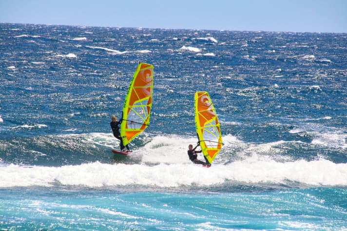 The two brothers are not only close to each other in the waves. At their DWC starts in racing and slalom, the two were only ever separated by a few places.