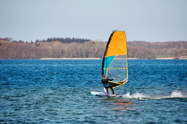   Gliding is possible with the STX Windsurf 250, but better performance is prevented by the unprofiled plastic fins