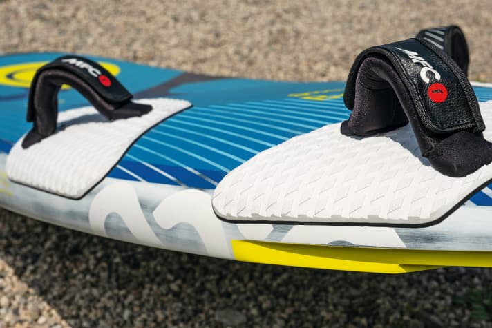 The strap position and fin set-up are "moderately freerace" and also suitable for non-race pros.
