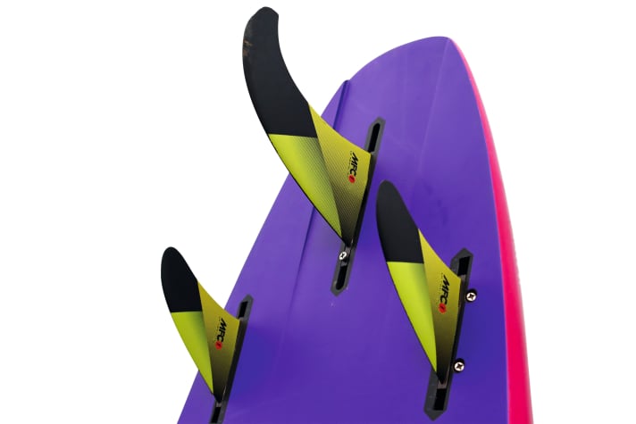   Die Fanatic Mamba wird mit einem Thruster-Finnenset ausgeliefert 