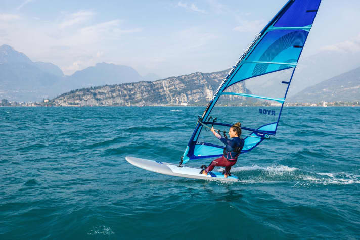 The new JP Fun Ride is available for 1549 euros in the <a href="https://www.online-surfshop.de" target="_blank" rel="noopener noreferrer nofollow">online shop from WSM Funsport</a> *