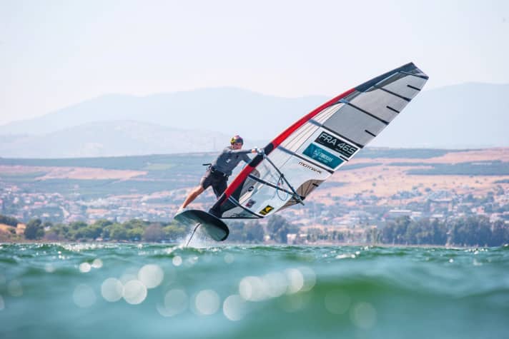 Nicolas Goyard ist vielleicht der erste Windsurf-Profi, der die Zukunft des Windsurfens in erster Linie auf dem Foil sieht. Windsurfen mit Finne hat für ihn keinen großen Reiz mehr.