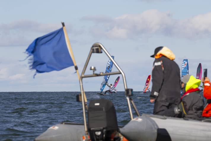 Zielboot bei einem Foil-Heat vor Sylt