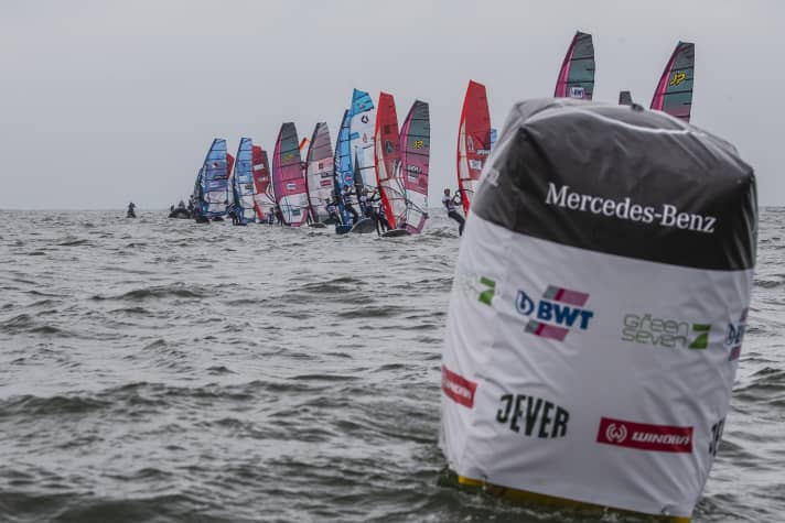 Crowd at the starting line