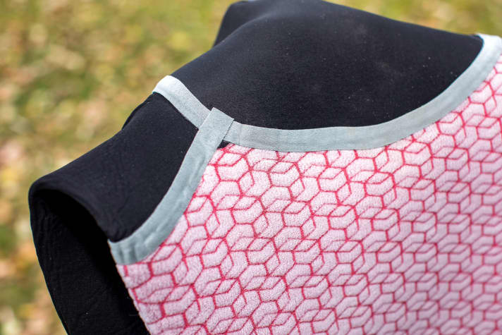 The inner lining contributes significantly to the warmth effect and increases wearing comfort