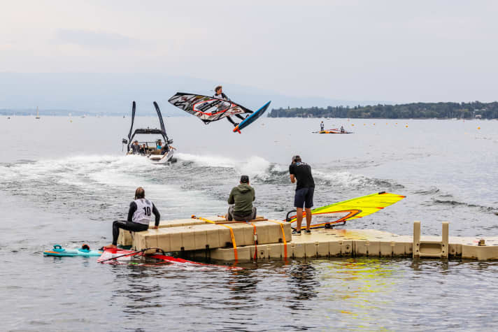 Tow-In - wie hier 2021 in Genf - ist ein fester Bestandteil im Freestyle-Kalender
