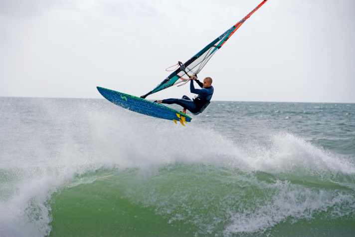 While the west coast is boiling thanks to XXL swell, only moderate waves arrive in Salgados - local Ben Proffitt is happy about it