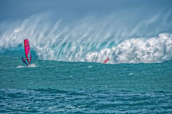 Because they know what they're doing. Robby Naish and Jason Polakow, two of the most experienced big wave surfers, face the forces of nature in La Perouse.