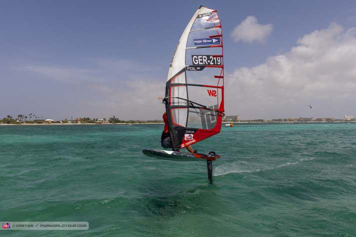 Benedikt Emser wins the foil classification at the Junior World Cup in Aruba