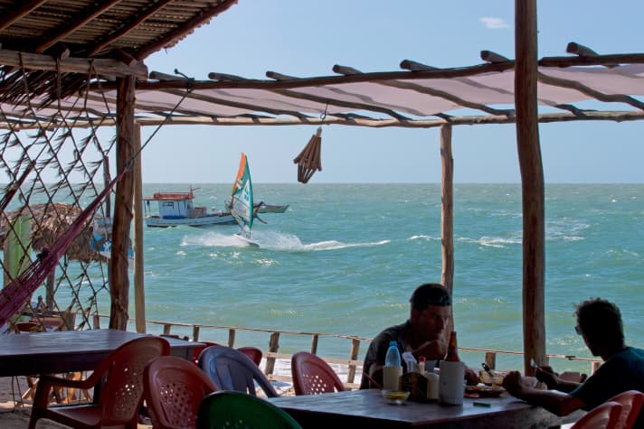 Dennis Müller, 30 Jahre, von Norderney, professioneller Windsurfer, in Barra Grande, Brasilien