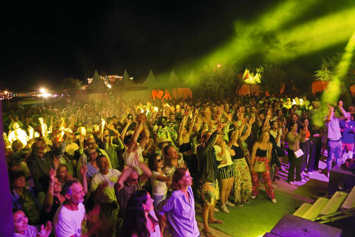 Parties are part of the Défi. You can also meet many worldcuppers here, who you usually only get to see from behind on the water.