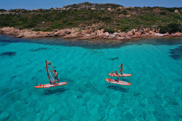 Mit dem Windsurf-Segel auf dem SUP, oder eine Tour mit dem Paddel - die Grenzen zwischen den Sportarten sind fließend
