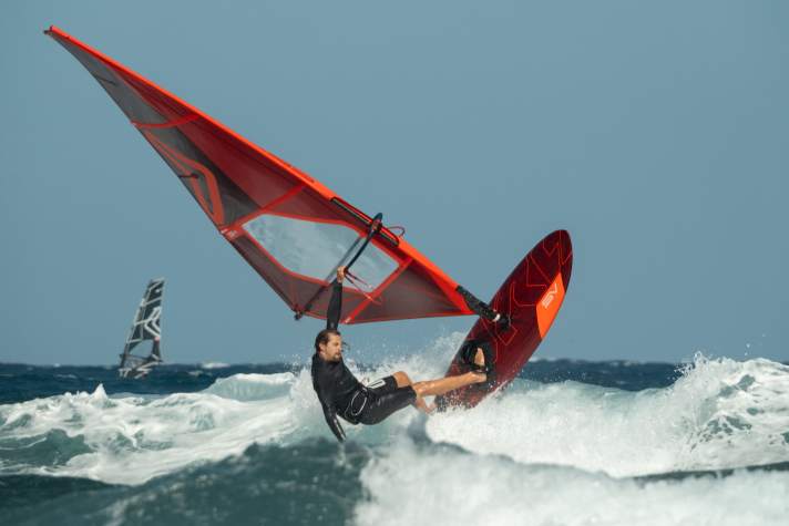 Vielen bezeichnen Dieter van der Eyken als den ultimativen Windsurf-Streber.