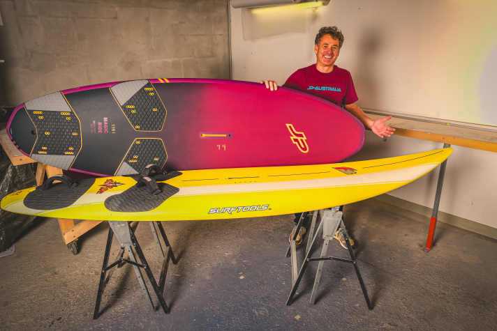 Der F2 Ride 282 (115 Liter, 60 Zentimeter breit) hat rund 30 Zentimeter mehr Länge und zehn Zentimeter mehr Aufbiegung in der Nose als der aktuelle JP Magic Ride 119.