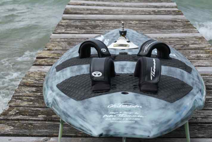 The rounded area under the straps provides a comfortable footing.