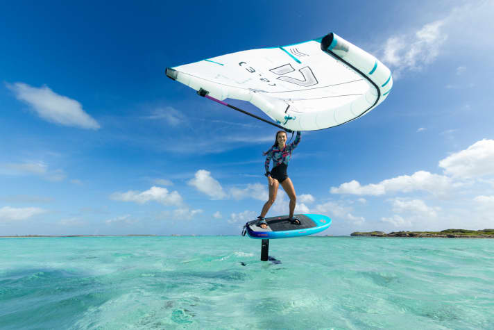 surf/dtf-duotone-slickconceptblue-skysstyle-mariabehrens-2024-tobybromwich-8681_19c28fee6023845bf36f5db9b7b3b7da