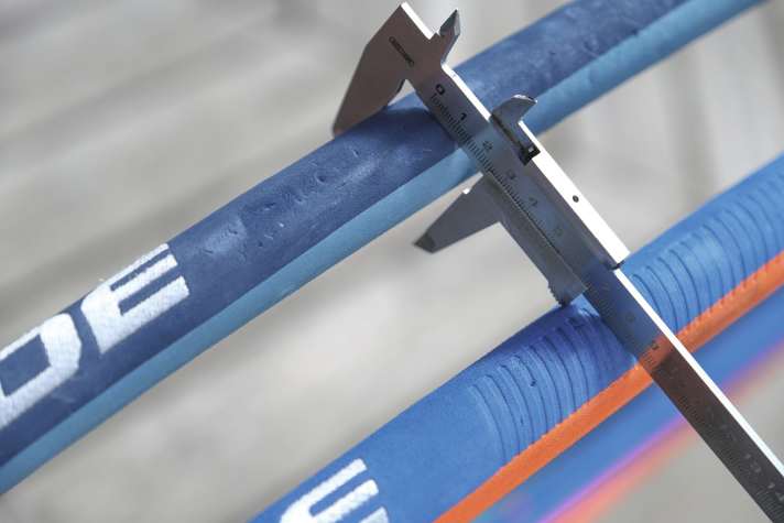 The thin carbon fork impressed the testers - but there was nothing to criticise about the stiffness of the aluminium fork.