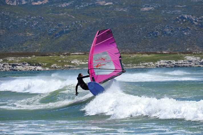 Langebaan verwandelt sich bei Swell in einen moderaten Wavespot.