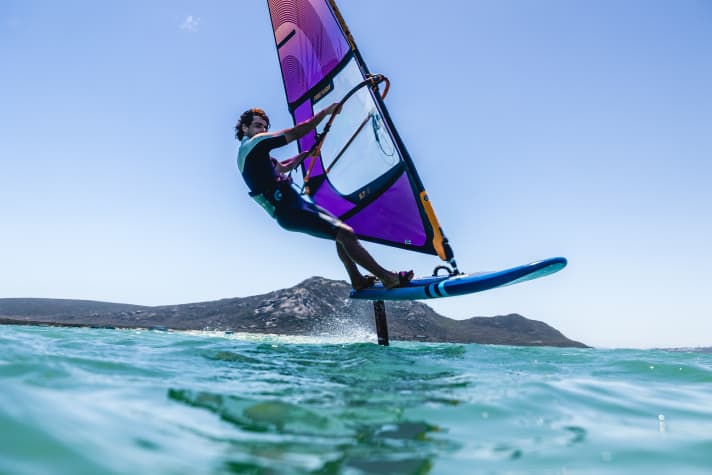 The foil should be equally suitable for windsurfing and wingfoiling