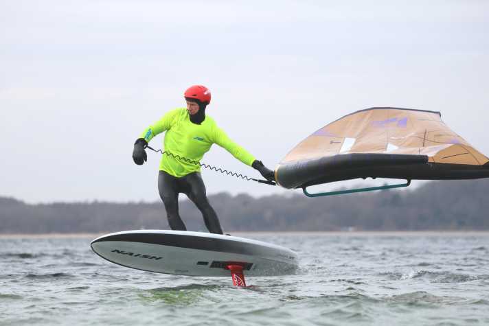 Gestreckte Outline, massive Bevels - das Naish Chimera