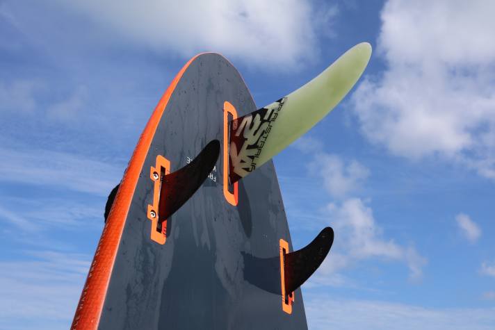 The set of 3 at JP relies on a dominant centre fin.